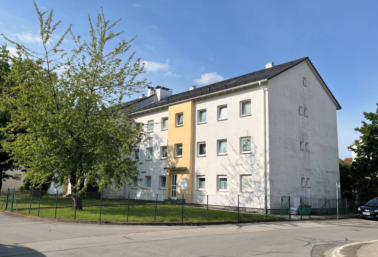 Immobilie in Poing - Sonnige und attraktive 3-Zimmer-Wohnung mit Westbalkon und großzügigem Dachboden in Poing - Bild 1