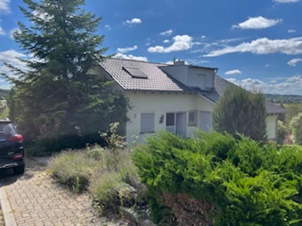 Immobilie in Östringen - Gepflegtes Ein-/Zweifamilienhaus in Östringen-Tiefenbach in bevorzugter Lage - Bild 0