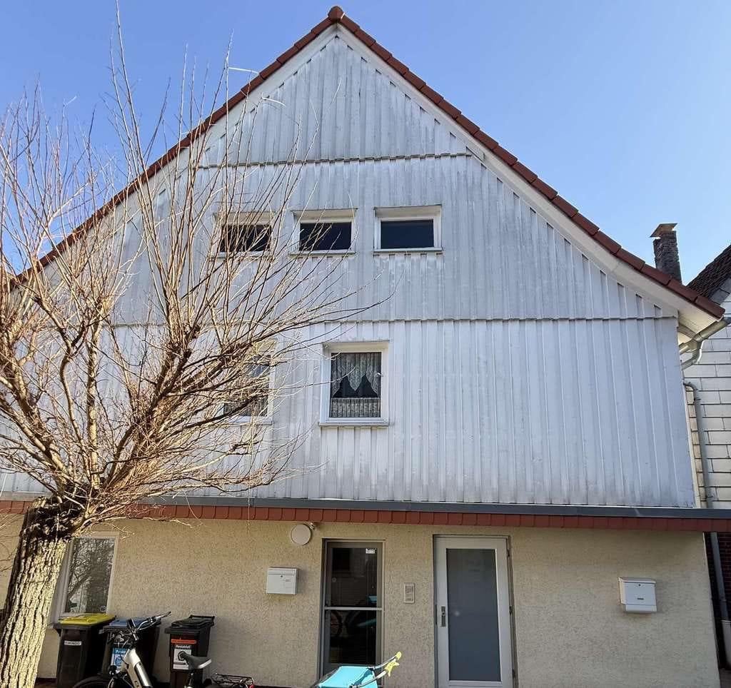 Immobilie in Gehrden - Teilsaniertes Fachwerk-Stadthaus mit historischen Hintergrund -  im Geschäftszentrum von Gehrden! - Bild 1