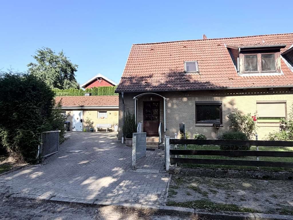 Immobilie in Malente - Ländlich leben, individuell gestalten – Doppelhaushälfte mit Garten - Bild 1