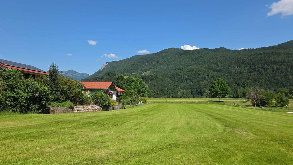 Immobilie in Schleching - Stilechtes Chiemgauer Bauernsacherl mit modernster Technik und 360Grad Alpenpanorama - Bild 3
