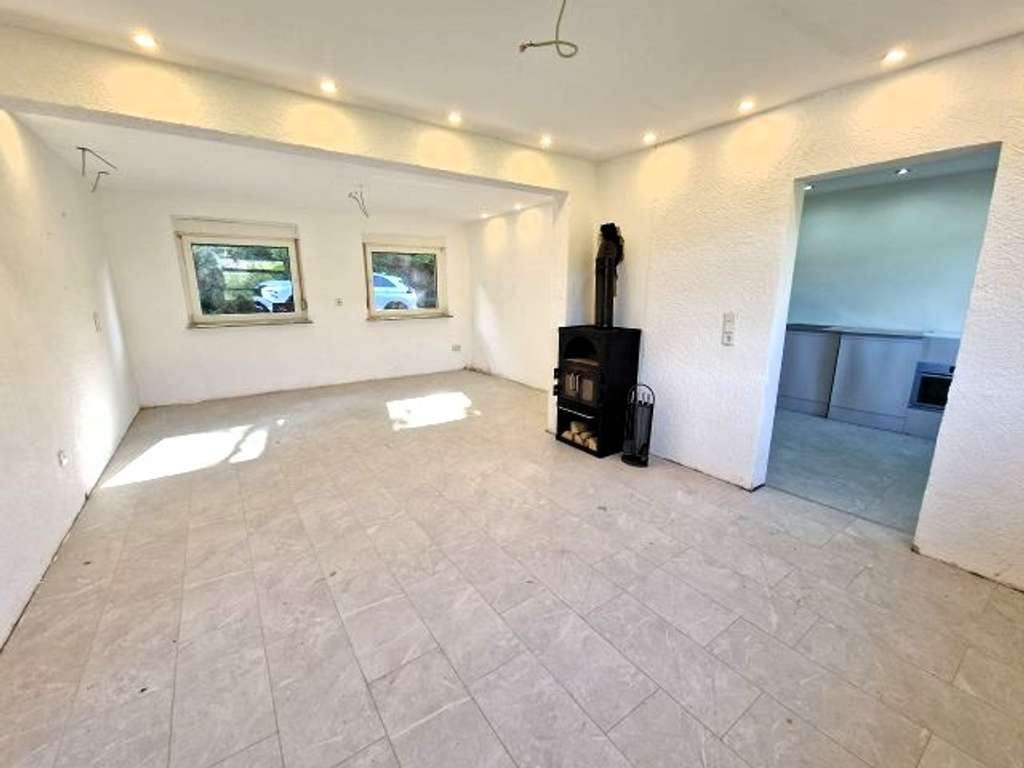 Immobilie in Schalksmühle - Charmantes Haus sucht Sie.
Einfamilienhaus mit Option für zwei Wohnungen!
 - Bild 3