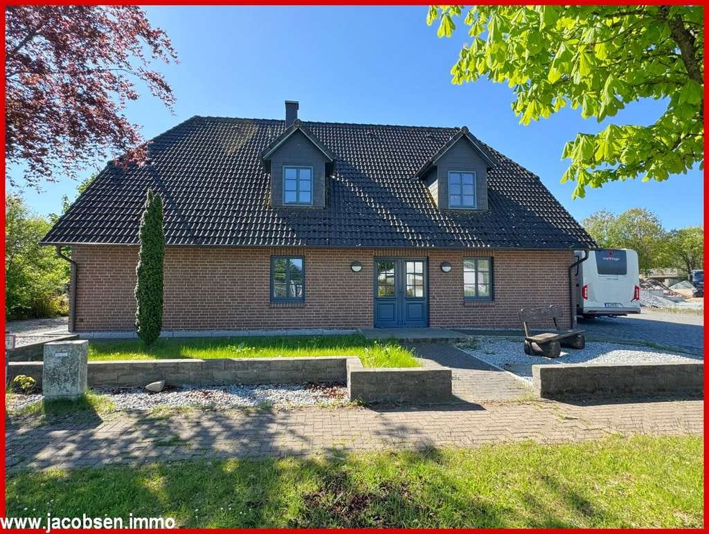 Immobilie in Jübek - Wohnen und Arbeiten unter einem Dach – vielseitiges Betriebsleiterhaus mit Potenzial - Bild 1
