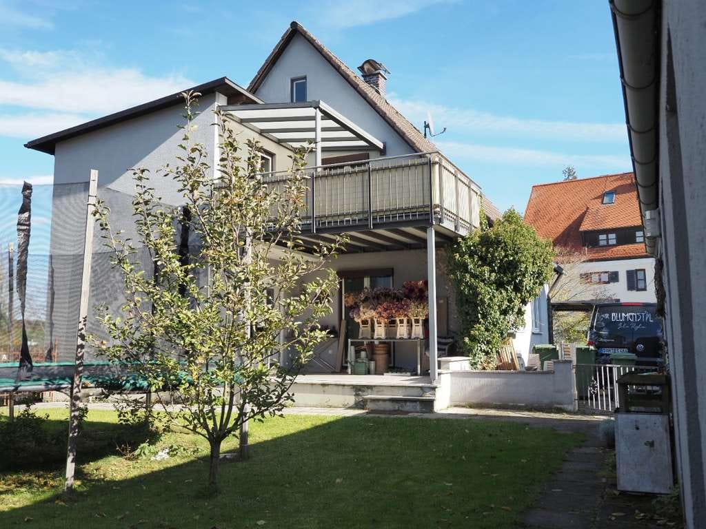 Immobilie in Schwabhausen - Wohnen im Blumenviertel- Gartentraum mit flexibler Nutzung -EFH oder Wohnen und Arbeiten kombinieren - Bild 0