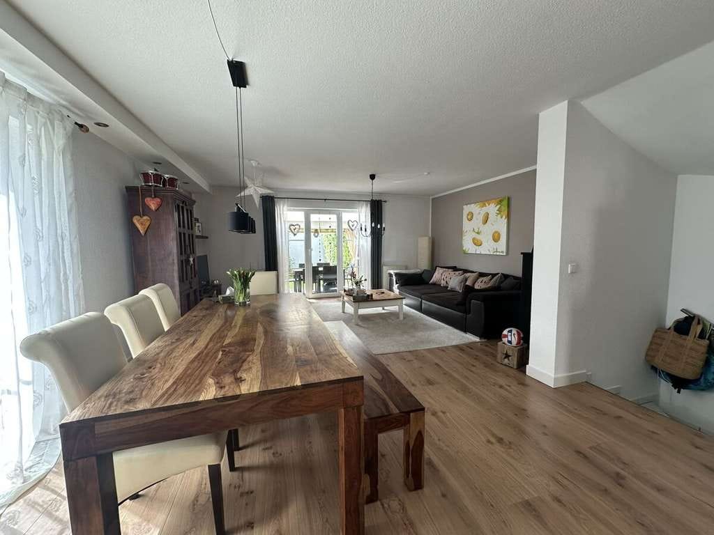 Immobilie in Dieburg - Familienfreundliche Doppelhaushälfte in ruhiger Feldrandlage mit Garten, Terrasse & viel Platz - Bild 1