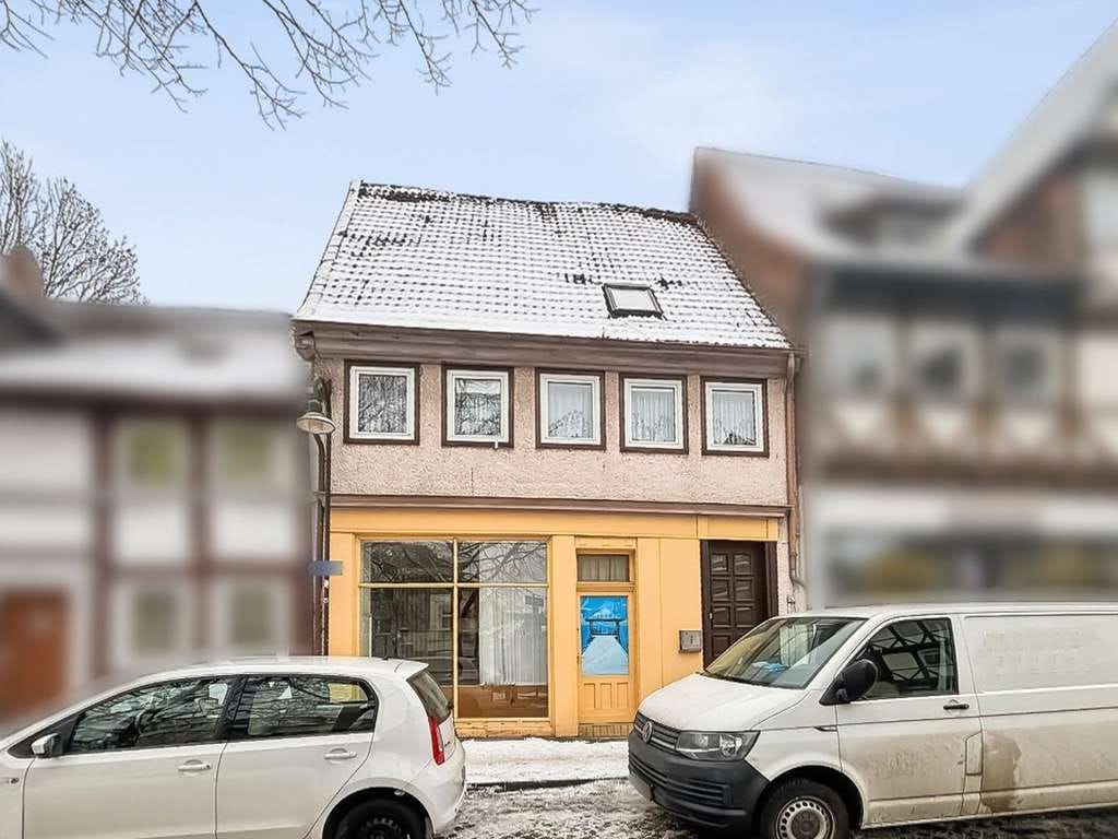 Immobilie in Helmstedt - Vermieten oder selbst bewohnen - Reihenmittelhaus mit 3 Etagen in der Helmstedter Altstadt - Bild 0