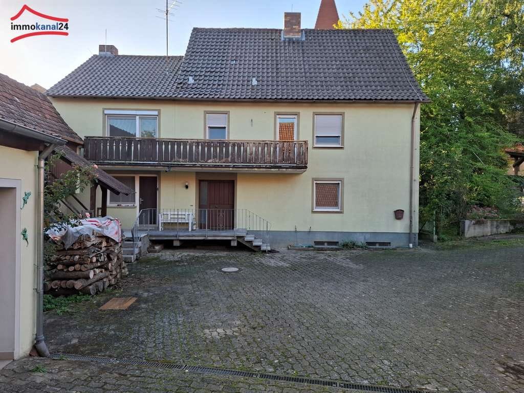 Immobilie in Marktbreit - Vielseitiges Einfamilienhaus mit großem Garten und Nebengebäude in 97340 Martinsheim - Bild 0