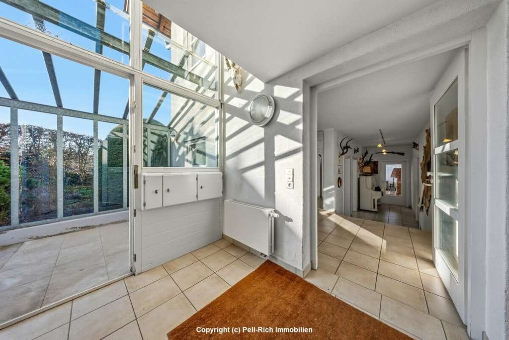 Immobilie in Marxzell - WOHNEN MIT WEITBLICK: Attraktives Architektenhaus für zwei Familien in schöner Höhenlage - Bild 1