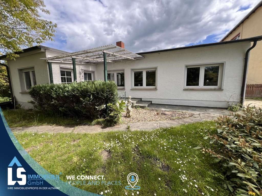 Immobilie in Eichstedt (Altmark) - gemütliches Häuschen auf großem Grundstück in Eichstedt - Bild 0