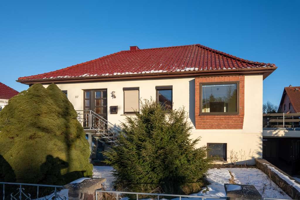 Immobilie in Neukalen - Listenpreis 150.000,00 € - Solides Einfamilienhaus in Neukalen mit Tiefgarage und  Garten - Bild 0