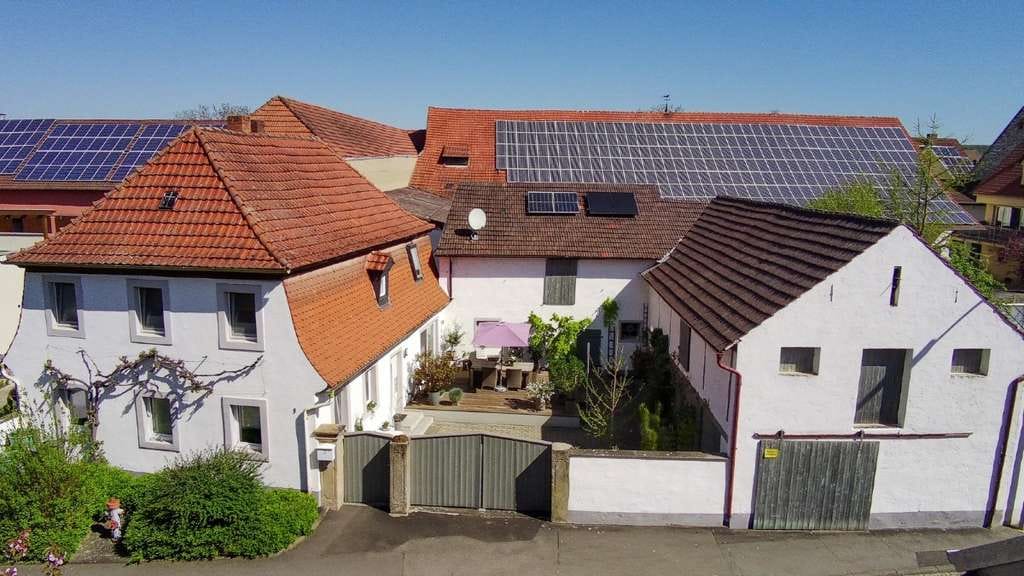 Immobilie in Sulzheim - Wohnen mit Charme: Modernisiertes, historisches Wohnhaus mit sonnigem Innenhof & viel Potenzial - Bild 0