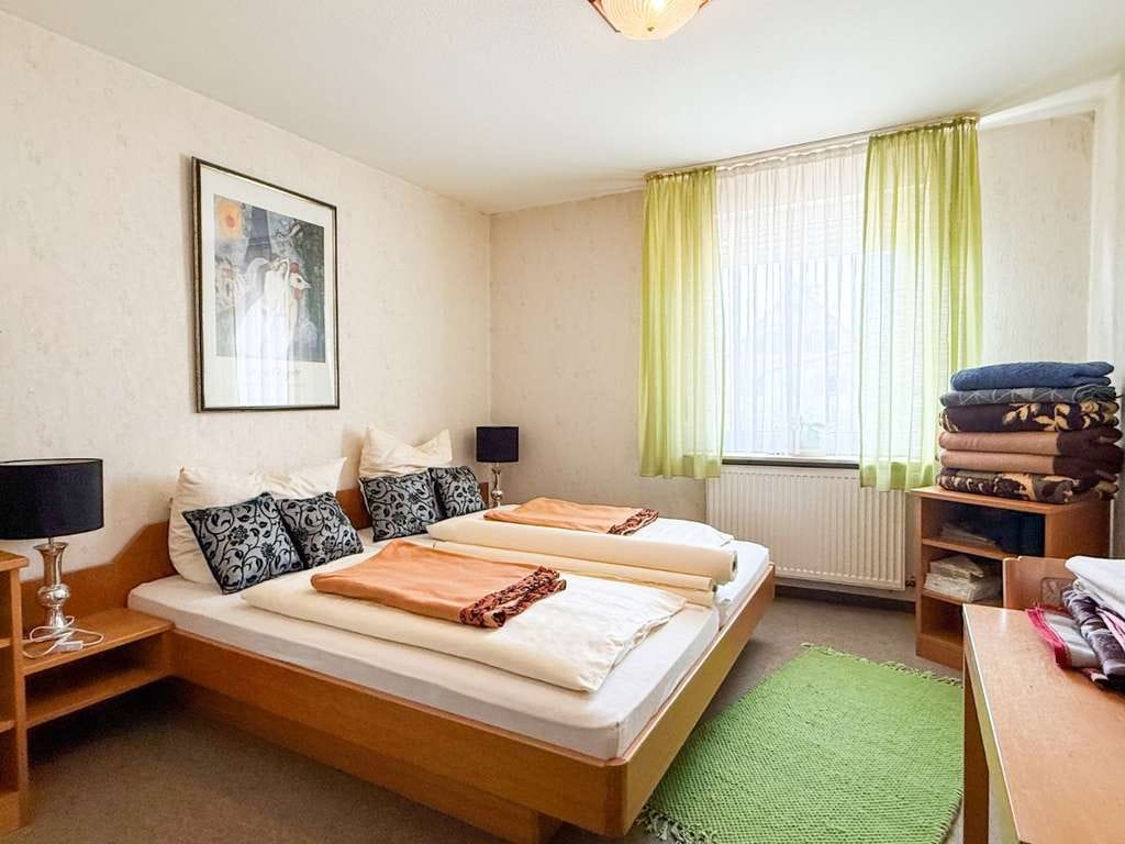 Immobilie in Neuhausen - Mehrfamilienhaus + Nebengebäude mit Entwicklungspotenzial - Bild 3