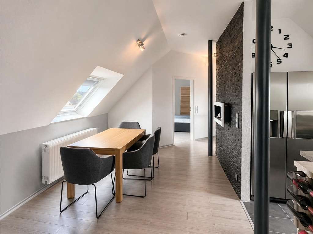 Immobilie in Offenbach an der Queich - Attraktive 2-Zimmer Dachgeschosswohnung mit Balkon & Stellplatz  - Bild 2