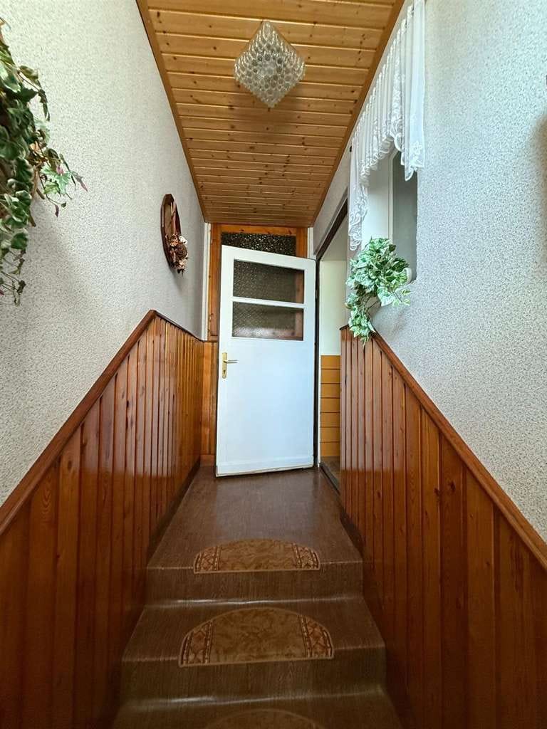 Immobilie in Hartmannsdorf - Doppelhaushälfte mit großer Garage, Carport, Wa, Du. und sonnigem Grundstück am Stadtrand - Bild 2