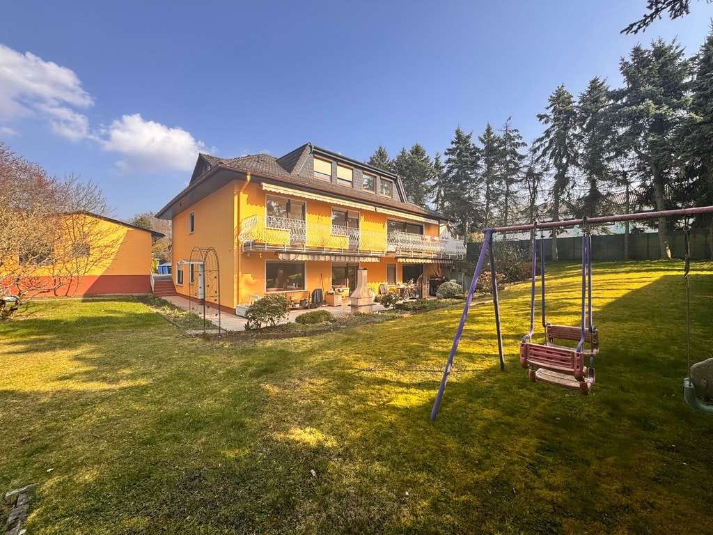 Immobilie in Taunusstein - VIELSEITIGE NUTZUNGSMÖGLICHKEITEN - 3 EINHEITEN IM HAUS / 3 GARAGEN UND CA. 1300 QM GRUNDSTÜCK - Bild 4