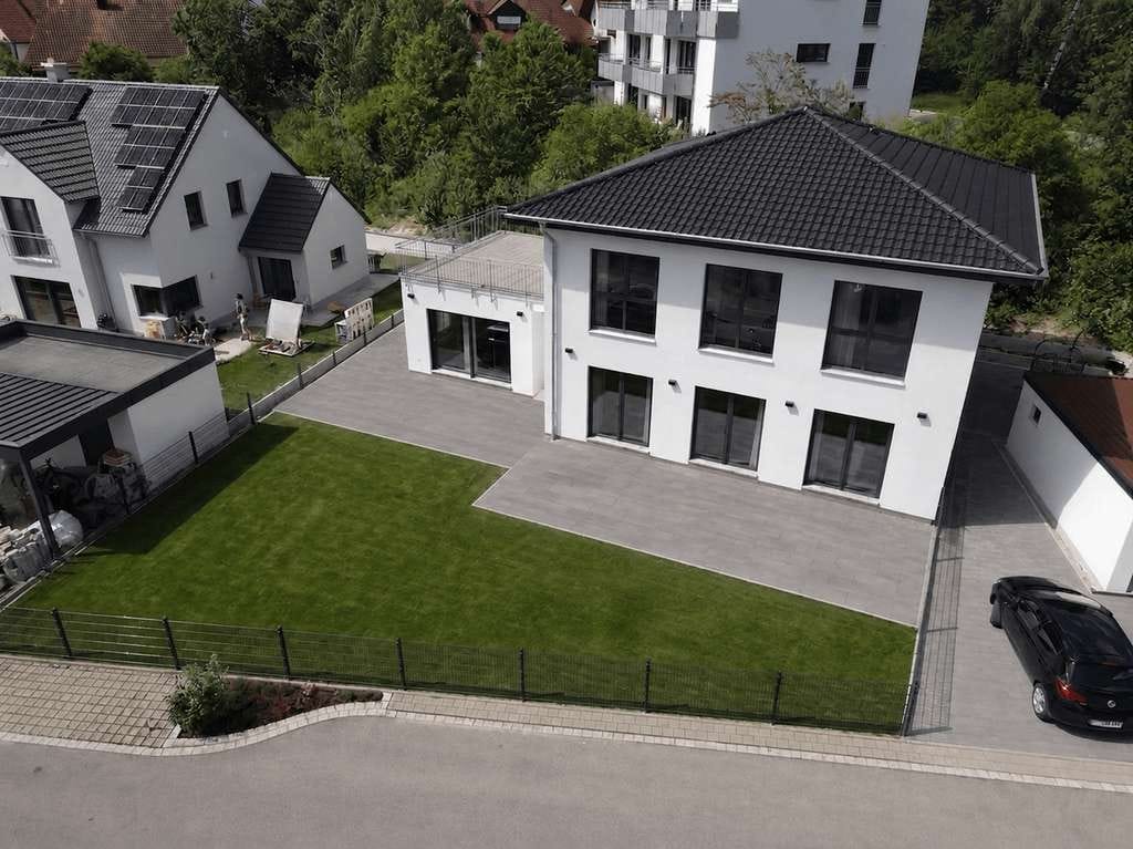 Immobilie in Solnhofen - Exklusives Einfamilienhaus mit Galerie, Garten, Wärmepumpe & Doppelgarage - Bild 0