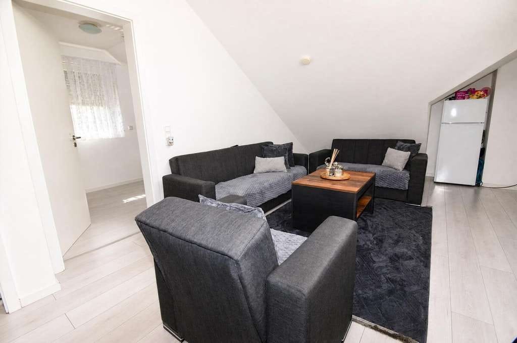 Immobilie in Meckenbeuren - TOP moderne Dachgeschosswohnung mit Balkon - ca. 58 m² - 1 Stellplätzen - Bild 4