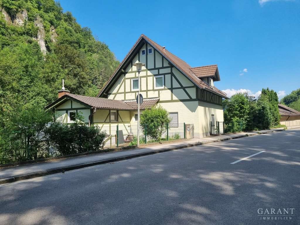 Immobilie in Kipfenberg - "Nicht perfekt" - aber voller Charakter. Ein Natursteinhaus mit Geschichte und vielen Möglichkeiten - Bild 0
