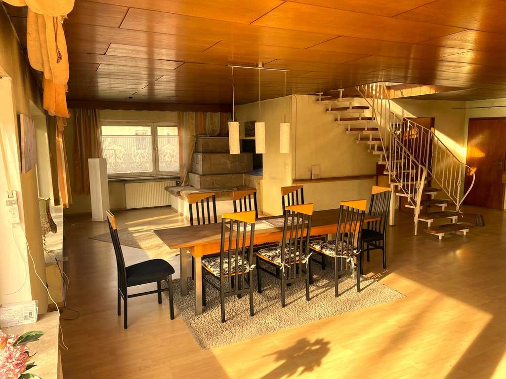 Immobilie in Marklkofen - Außergewöhnliches Einfamilienhaus mit Einliegerwohnung in Marklkofen - Bild 2
