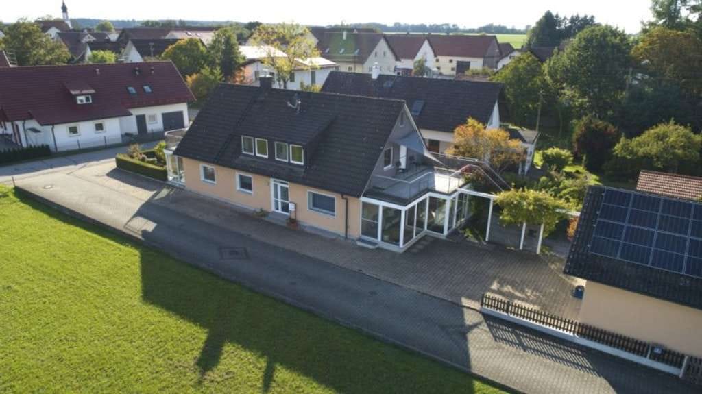 Immobilie in Pürgen - 2-FAM.HAUS / 2x ETW mit GARTEN/GARAGEN+PV-ANLAGE - DIREKT am ORTSRAND!
LENGENFELD - GEM.PÜRGEN -... - Bild 3