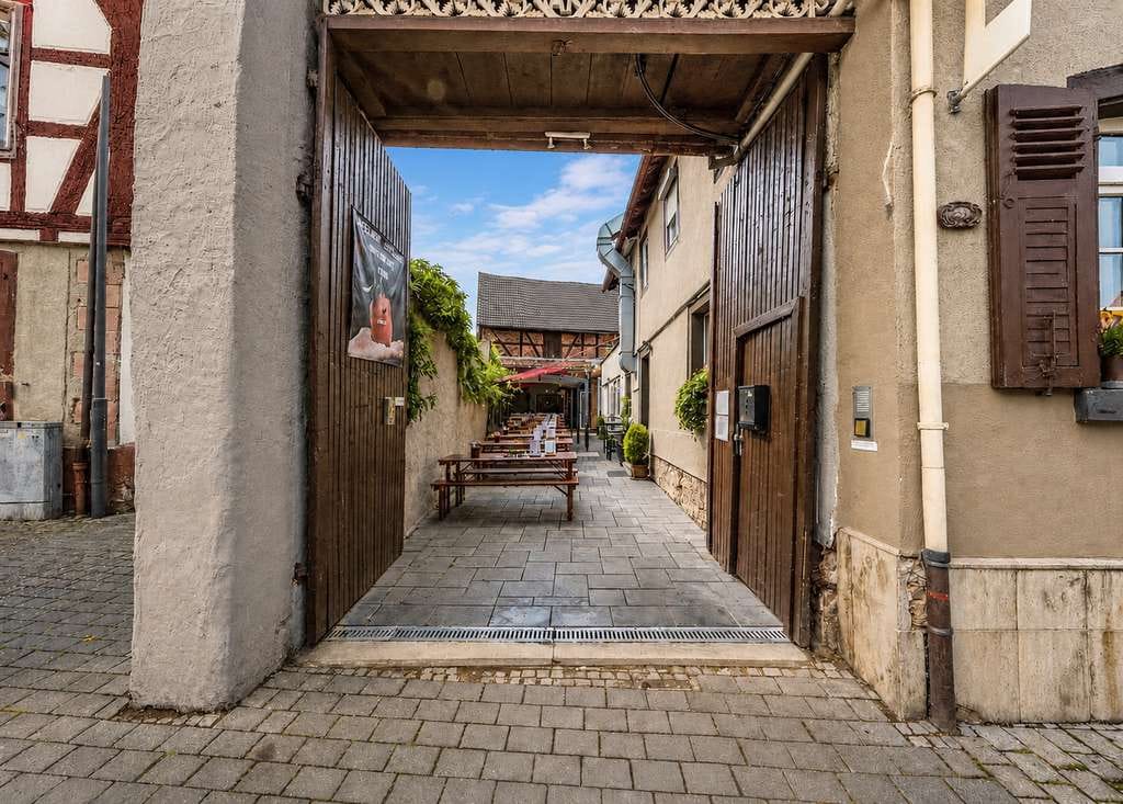Immobilie in Großostheim - Historisches Wohn- & Gewerbeensemble mit Innenhof und Entwicklungspotenzial - Bild 1