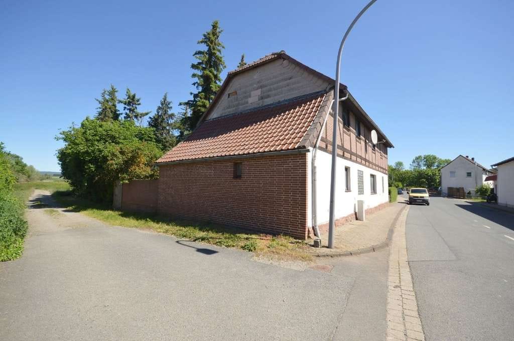 Immobilie in Uehrde - Freistehendes Bauernhaus zum Modernisieren in idyllischer Feldrandlage... - Bild 1