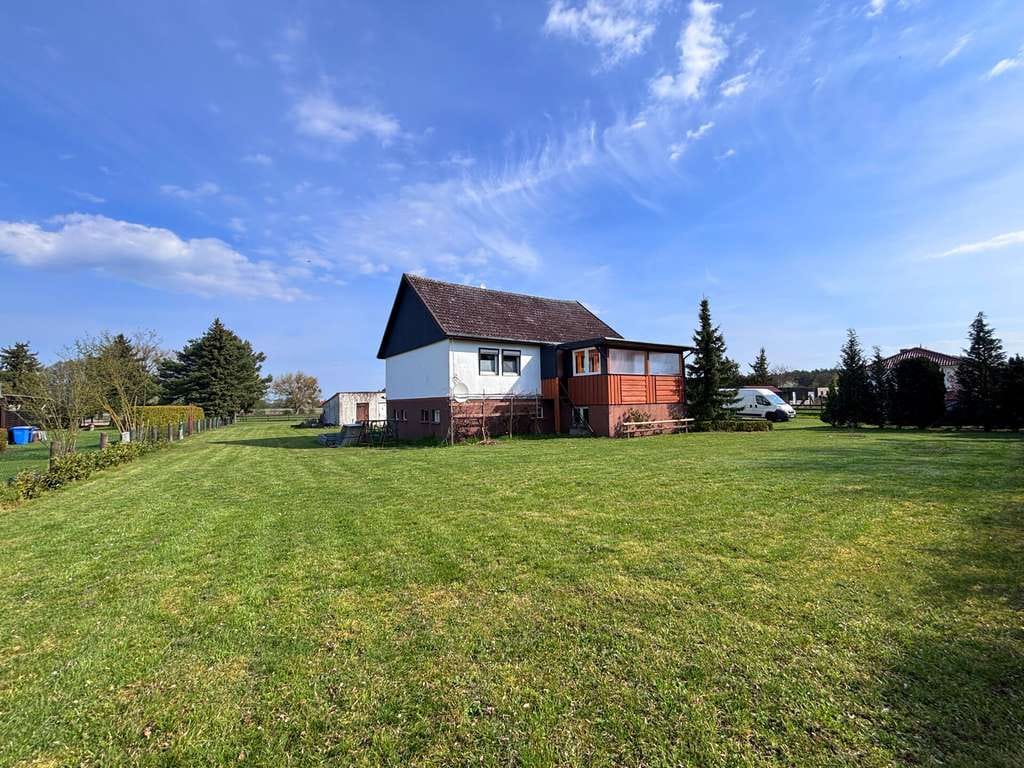 Immobilie in Hohenberg-Krusemark - Freistehendes Einfamilienhaus mit Ausbaupotenzial und großem Grundstück - Bild 0
