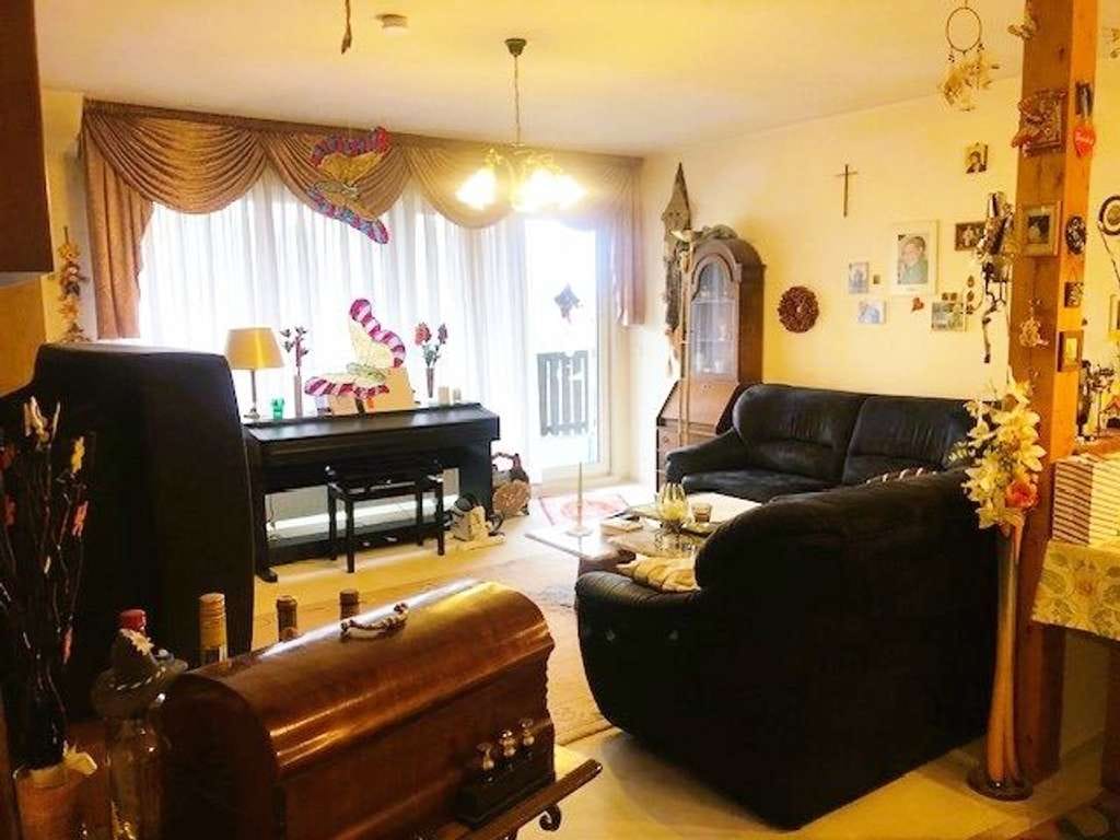 Immobilie in Burgthann - Attraktive 4-Zimmer-Wohnung mit Loggia und 2 Tiefgaragenstellplätzen in Burgthann - Bild 2