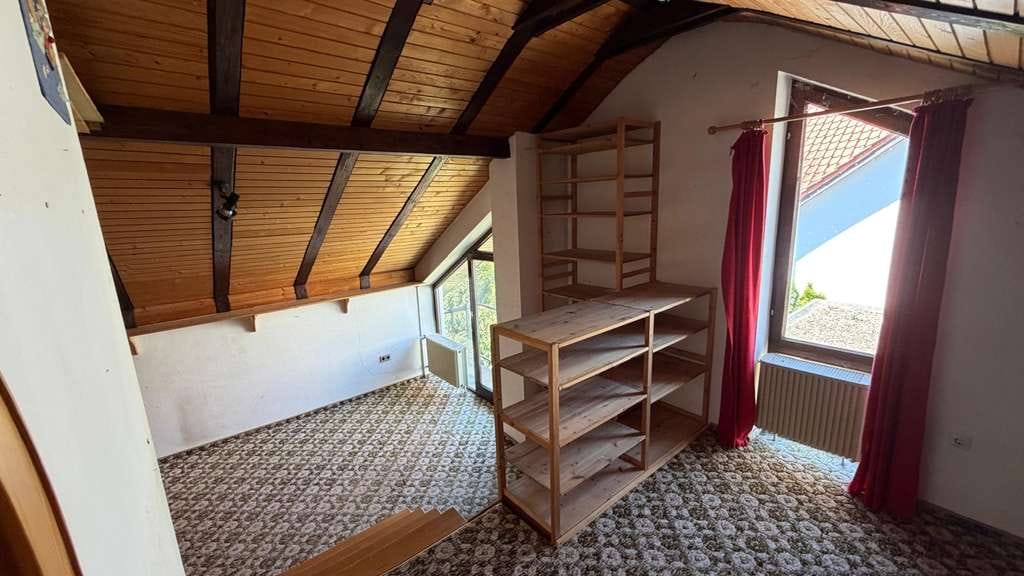 Immobilie in Oettingen i.Bay. - Viel Platz für Ihre Pläne: Einfamilienhaus in Oettingen - Bild 2