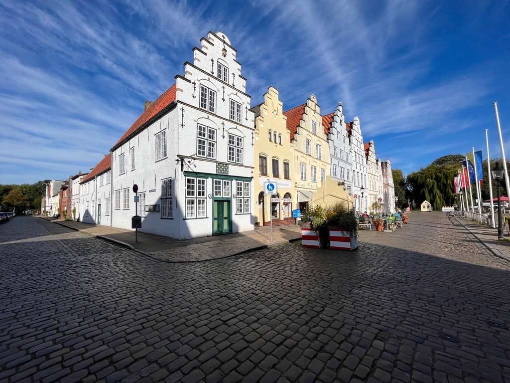 Immobilie in Friedrichstadt - Werden Sie Teil der Skyline vom Holländerstädtchen Friedrichstadt: Das "EDAMERHAUS" - Bild 1