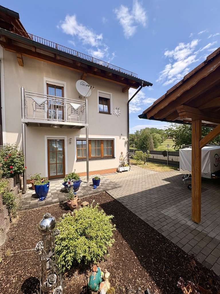 Immobilie in Schöllnach - Familientraum mit bezauberndem Garten!! Reiheneckhaus in idyllischer Ortsrandlage von Schöllnach - Bild 0