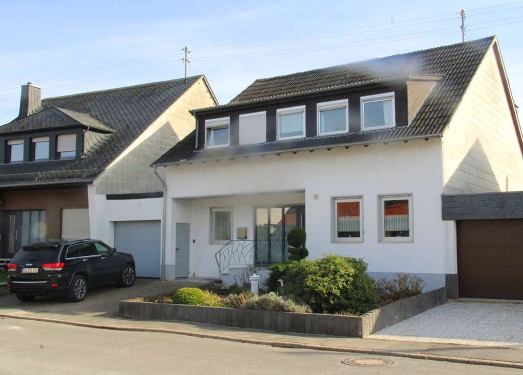 Immobilie in Landscheid - Attraktives Ein-/Zweifamilienhaus mit Garten in toller Wohnlage - Bild 2