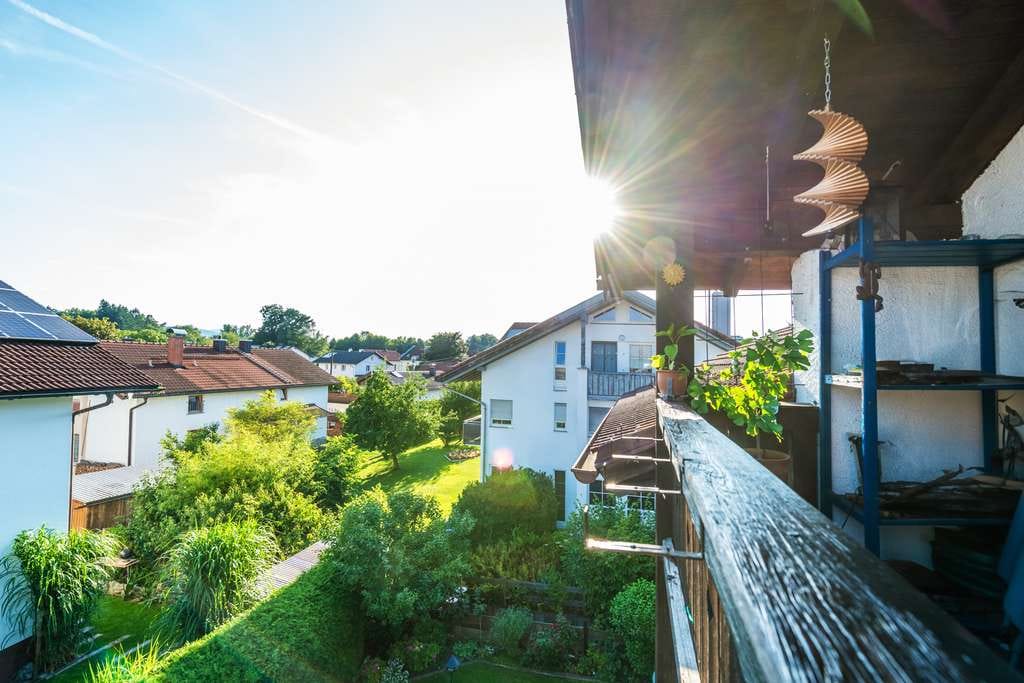 Immobilie in Kolbermoor - Bis zu 5% Rendite |  Dachgeschosswohnung mit Südbalkon und Garten in Kolbermoor - Bild 0
