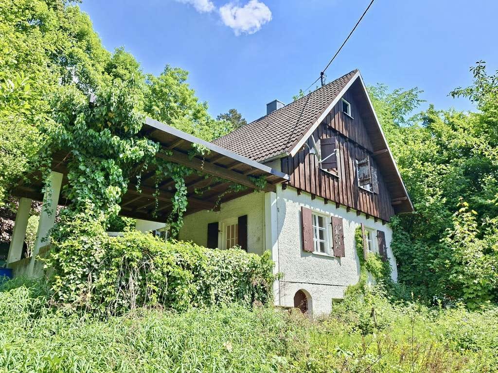 Immobilie in Diedorf - Sanierungsbedürftiges Haus mit großem Grundstück im Grünen - Bild 0