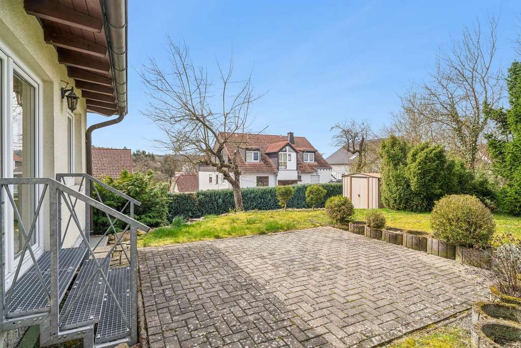 Immobilie in Wehrheim - Ein Zweifamilienhaus, das Raum für gemeinsame Lebenskonzepte schafft - Bild 3