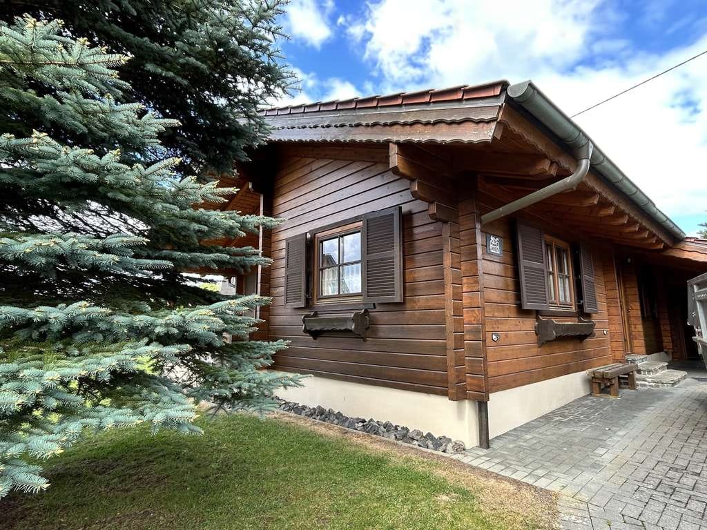 Immobilie in Pracht - Pracht, wunderschönes und gepflegtes Holzhaus (Bungalow) mit Carport und Gartenhaus - Bild 3