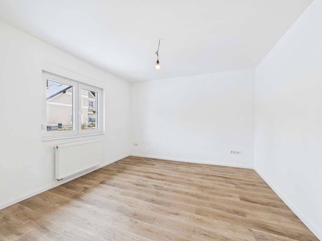 Immobilie in Amberg - Letzte Chance - Großzügiges Modernisiertes Reihenmittelhaus mit 6 Zimmern in familiärer Lage! - Bild 2