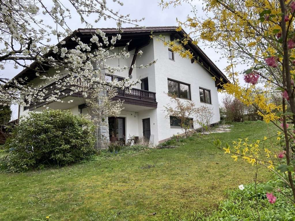 Immobilie in Fürstenstein - Großzügiges Einfamilienhaus mit unverbaubarer Aussicht und großem Garten - Bild 0