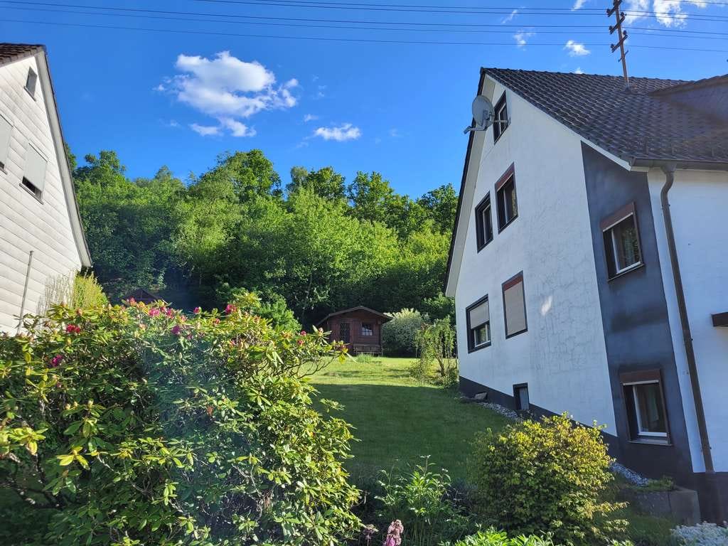 Immobilie in Daaden - Einfamilienhaus mit 6,5 Zimmern und Garage in Daaden (Biersdorf) - Bild 1