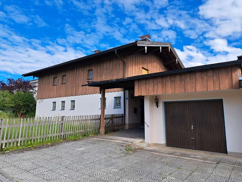 Immobilie in Frasdorf - Optimale Wohnlage in Frasdorf:
Landhaus mit schönem Bergblick in ruhiger Wohnlage - Bild 3
