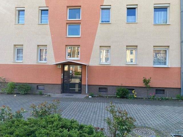 Immobilie in Zerbst/Anhalt - 3 Zimmer Erdgeschoss Wohnung mit Balkon im Zentrum von Zerbst   - Bild 2