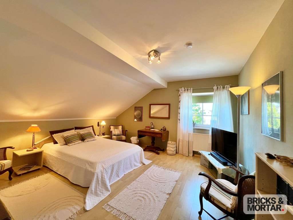 Immobilie in Kaufbeuren - Wohntraum über den Dächern von
Neugablonz! 6 Zimmer + viel Platz + Dachterrasse +
Doppelgarage und - Bild 4