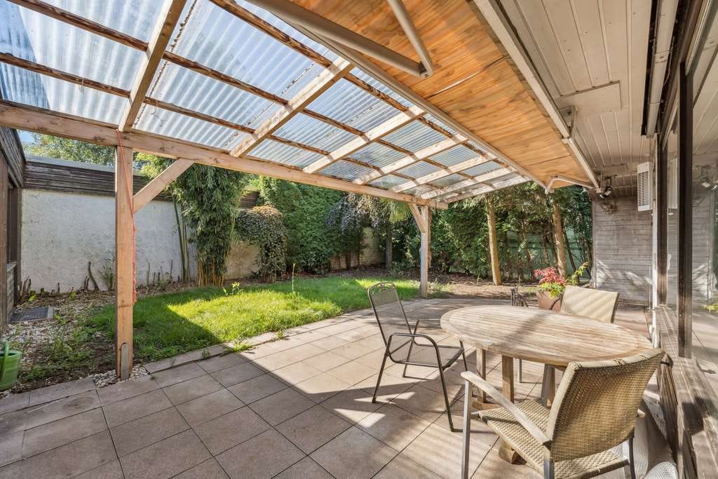 Immobilie in Neubiberg - Bungalow auf ca. 400 m² Grund in ruhiger Lage: 145 m² auf einer Ebene (EG) - zzgl. 100 m² (UG) - Bild 1