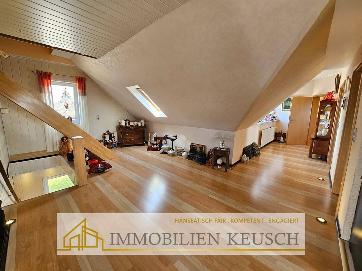Immobilie in Langwedel - 2 Fam.-Haus mit viel Platz, Sonnenterrasse & großem Balkon, div. Garagen & Werkstatt & Carport - Bild 1