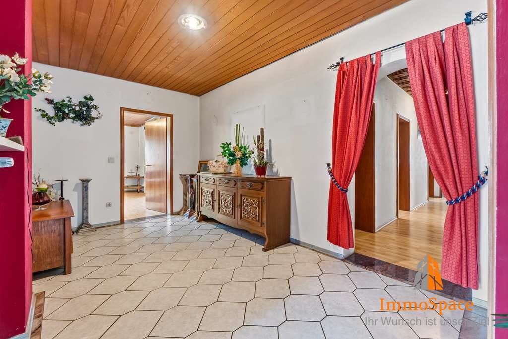 Immobilie in Mörnsheim - *Grosszügiger Bungalow mit Terrasse, grossem Garten und unverbaubarem Blick* - Bild 3