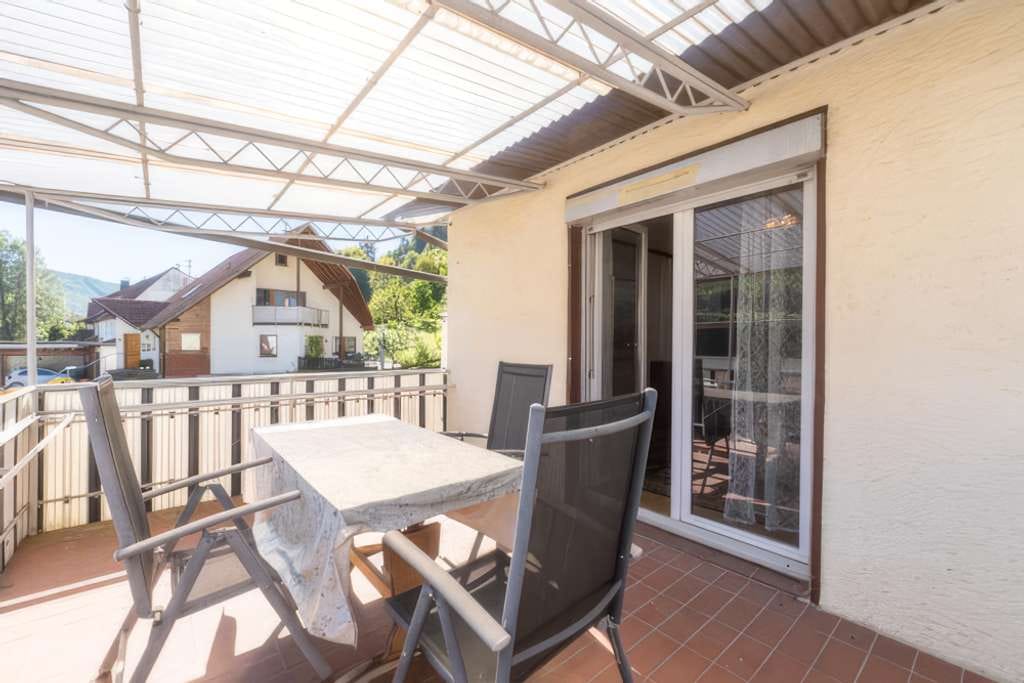 Immobilie in Nusplingen - Flexibles Wohnhaus mit 2 Wohnebenen, Balkon & Entwicklungspotenzial in Nusplingen - Bild 2