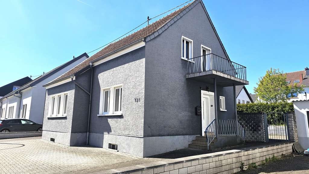 Immobilie in Saarlouis - Freistehendes Wohnhaus f. 1-2 Parteien mit Wintergarten, Garage und Garten in guter Lage v. Roden - Bild 1