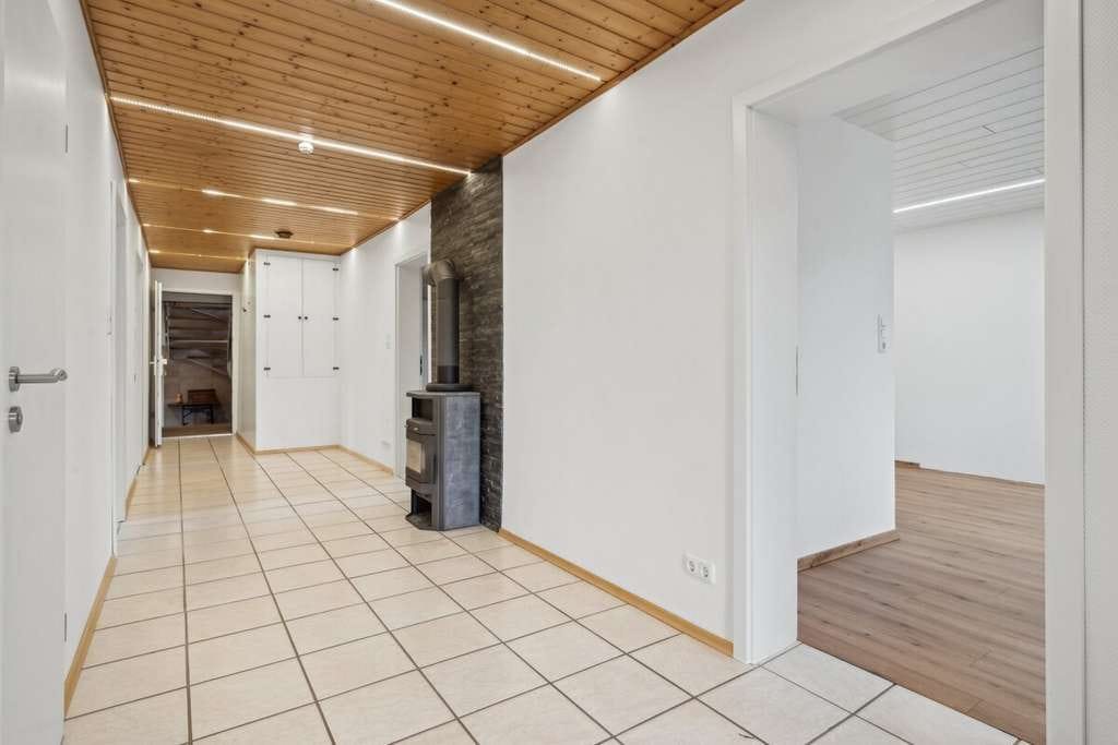 Immobilie in Emmerthal - Provisionsfrei - Familienfreundliches 
Wohn- & Geschäftshaus mit Garten und Ausbaupotenzial - Bild 2
