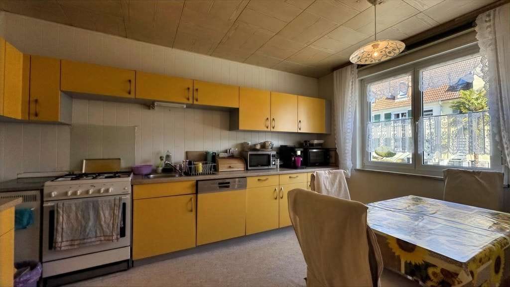 Immobilie in Weil am Rhein - Charmantes Reihenmittelhaus mit Garten und Ausbaupotenzial in zentraler Lage von Weil am Rhein - Bild 2