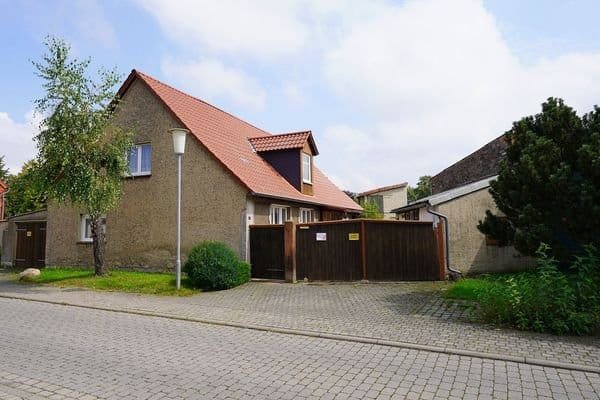 Immobilie in Erxleben - Erxleben – Großes Wohnhaus zum sanieren auf großem Grundstück - Bild 0